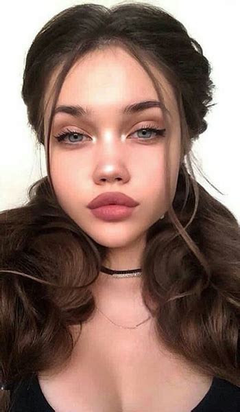 Entre nude y neón el makeup de tus ojos