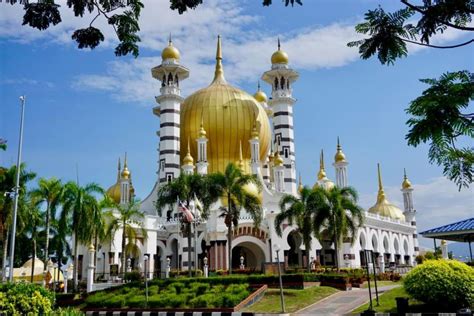 Your Guide To 10 Most Beautiful Mosques In Malaysia Tripfez