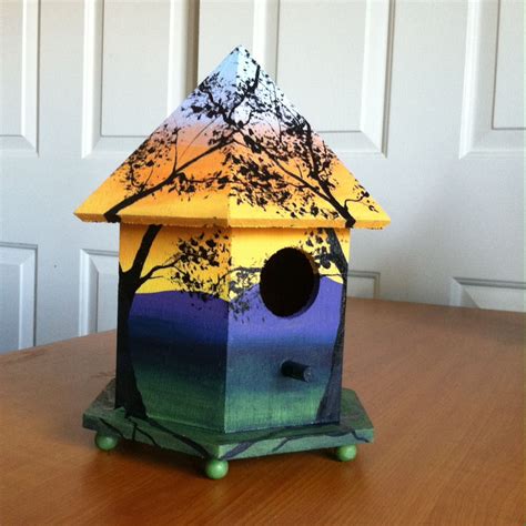 How to paint wood birdhouses