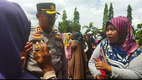 Kapolres Dharmasraya Monitoring Aksi Unjuk Rasa Warga Empat Koto Pulau