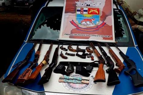 Arsenal De Guerra Polícia Prende Criminosos Com 15 Armas Dentro De