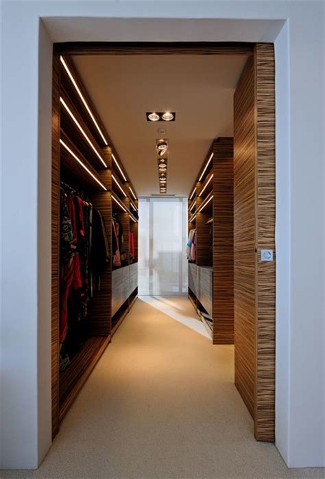 30 Fantastic Walk-In Closet Designs for Your Home Improvement