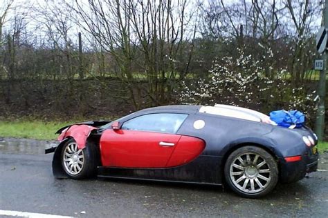 Smashed Bugatti Veyron Bugatti Smash Crash Veyron Hd Wallpaper