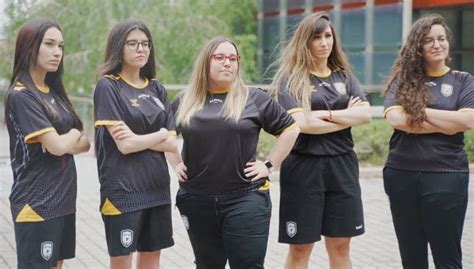 El equipo de esports de Casemiro presentó su roster femenino de