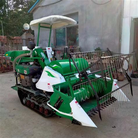 Mini Grain Wheat Harvesting Machine Paddy Cutter Rice Combine Harvester