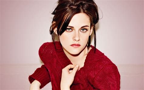 Kristen Stewart Brunette Coat Face Wallpaper Coolwallpapers Me