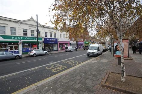 Brentford High Street Shops / Who lives in high street, brentford, tw8 ...