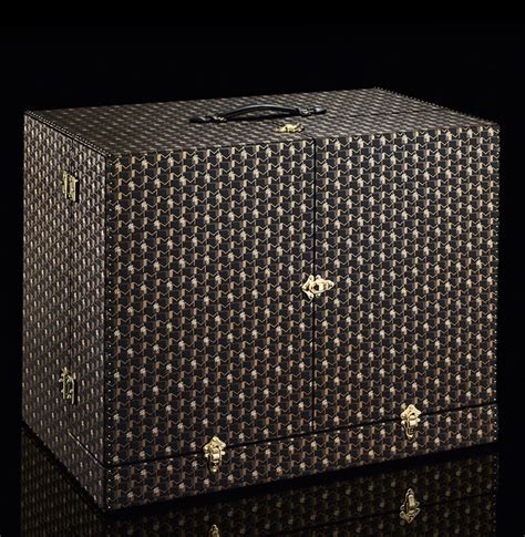 Worlds most extravagant custom fragrance - Slaylebrity