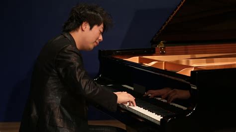 Pianist Lang Lang Piano Concerto