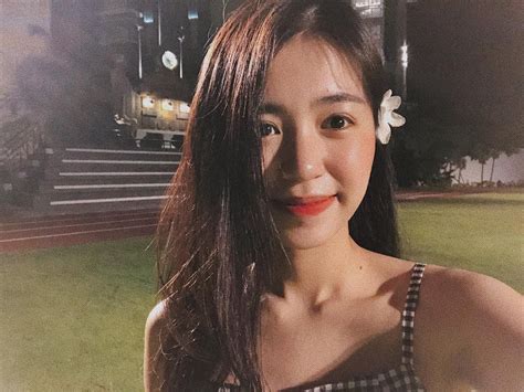 chiêu makeup đơn giản nhưng lại tạo thần thái ngút ngàn được các hot girl Việt áp dụng nhiều