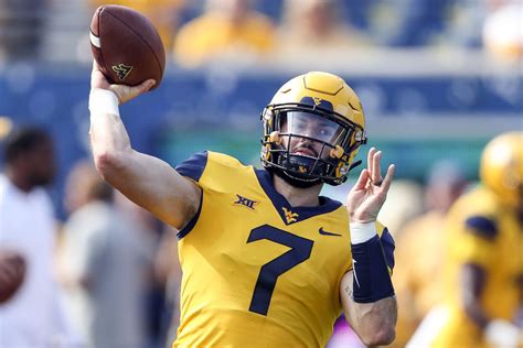 Nfl Mock Draft Patriots Pick Their Quarterback Of The Future