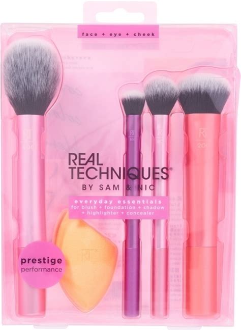 real techniques everyday essentials set