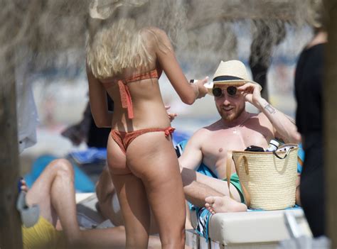 Zara Mcdermott White Dots And Orange Bikini Photos The Fappening