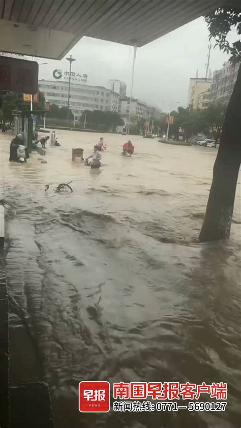 强降雨致河池金城江区多路段内涝，个别路段积水深至南国早报网 广西主流都市新闻门户