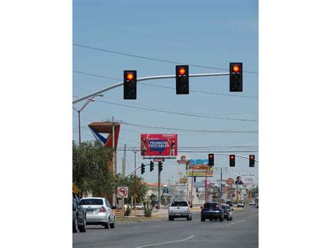 Obsoleto el sistema de semaforización de Ciudad Juárez abona al caos