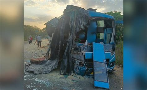 4 Dead 15 Injured After Bus Crashes Into Truck In Madhya Pradesh