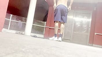 Exhibicionismo y masturbación al aire libre Pasarela pública XVIDEOS