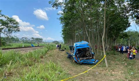 Dua Korban Luka Kecelakaan Minibus Di Lumajang Dirujuk Ke Surabaya