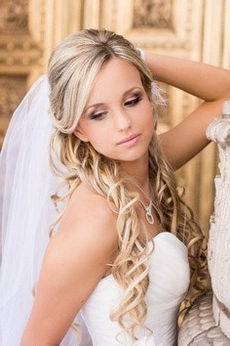 Acconciature Sposa Semiraccolto Liscio Bellezza E Stile