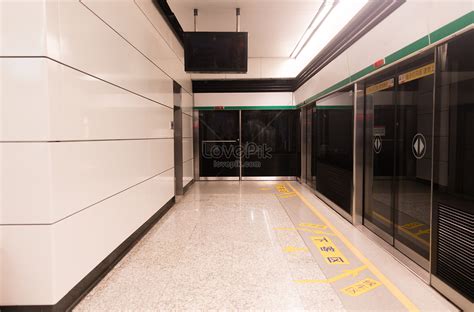 Metro Platform Picture And HD Photos | Free Download On Lovepik