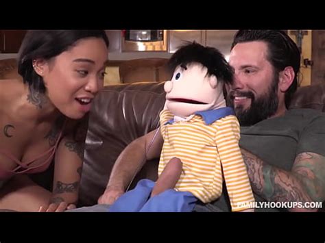 Locura De Marionetas Con Tommy Pistol Y Honey Gold XVIDEOS