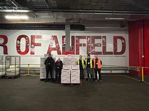 Liverpool Fc Et Islamic Relief S Associent Pour Aider Les Personnes