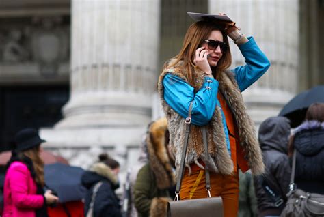 Street Style Looks Para Dia De Chuva I Got Bugs In My Head