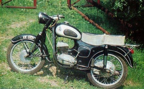 SHL M11 Classic Motorcycle Pictures