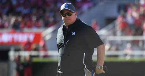 Mark Stoops agrees to contract extension to remain at Kentucky