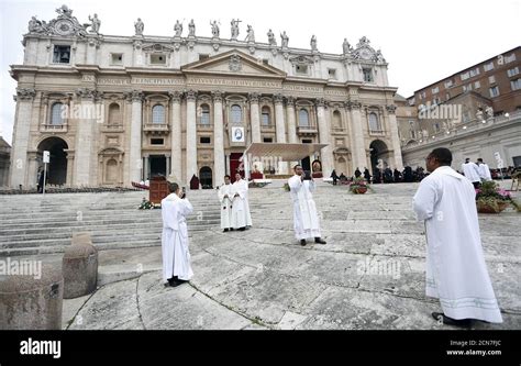 Catholic Priests Vatican Hi Res Stock Photography And Images Alamy