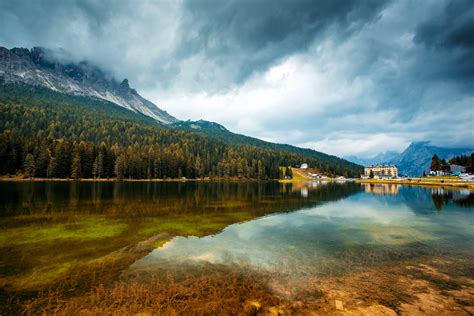 デスクトップ壁紙 日光 木 森林 山々 イタリア 丘 自然 反射 空 雲 緑 イブニング 朝 鏡 川 雰囲気