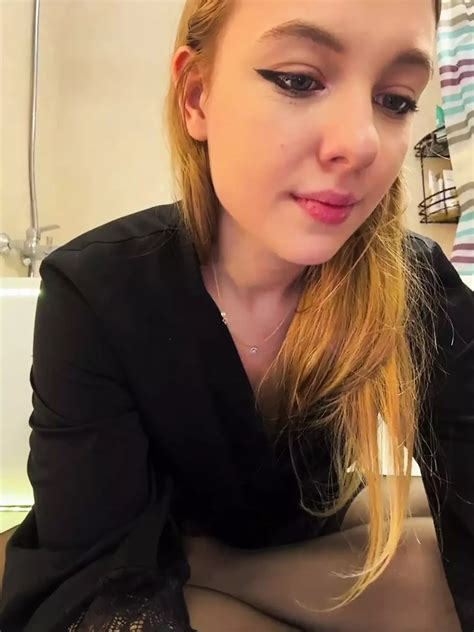 Naughty Slutty Girl Shake Her Ass Under Your Face Close Up Porn Feat Radiants Two XHamster