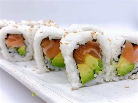 Salmon Avocado Roll – Hinata Sushi San Diego