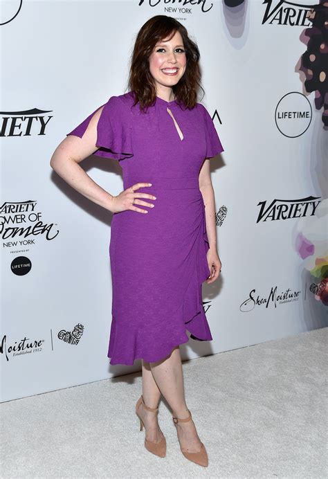 Vanessa Bayer Is Leaving Saturday Night Live With Big Shoes To Fill