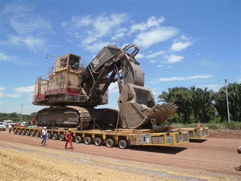 Komatsu PC8000 800-ton hydraulic excavator. : MachinePorn