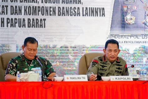 Kapolri Tunjukkan Soliditas TNI Polri Kawal Papua ANTARA News