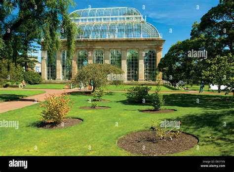 The Royal Botanic Gardens Glasshouse Edinburgh Stock Photo Alamy