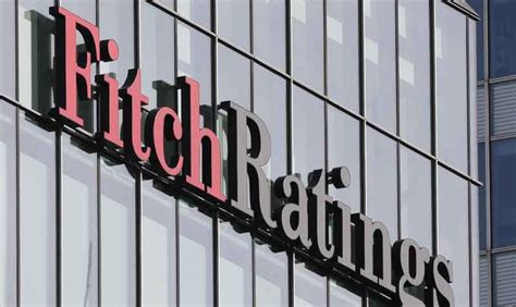 Fitch ratifica calificación de B para Ecuador pero con perspectiva de