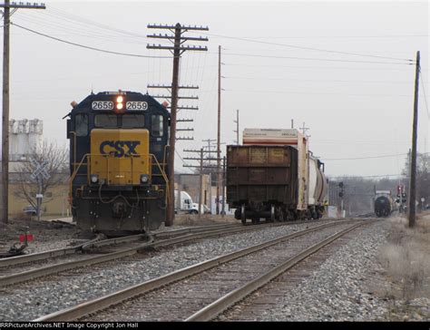 2659 Shoves Y195 Down The Spur To PCA As The Rear Of Q326 Heads Away