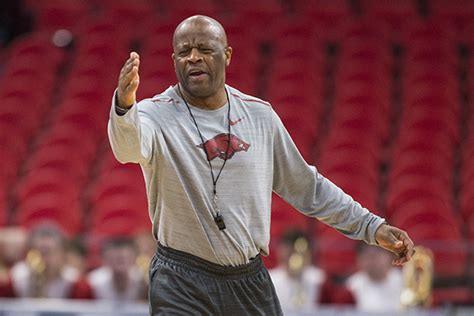 WholeHogSports - Hogs basketball adds big man to 2018 class