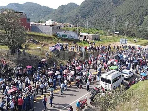 Bloquean Carretera Para Exigir Obras