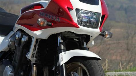 Prova Honda Cb S Abs Motorbox Honda Moped Motorcycle