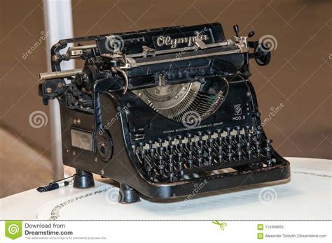 Retro typewriter machine editorial image. Image of author - 114306855