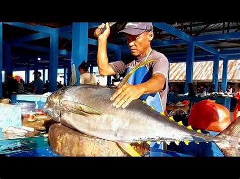 Skill Menakjubkan Om Bahar Potong Ikan Tuna Besar Di Stand 55 Pasar