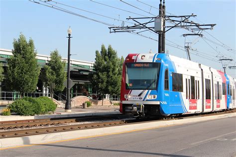 Red White Blue A Salt Lake City Light Rail Train Arrives A Flickr