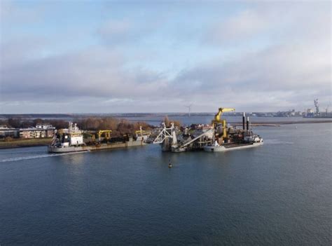 Usa Corps Presents Green Bay Harbor Dredging Plan Dredging Today