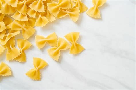 Pasta Farfalle Cruda Seca Foto Premium