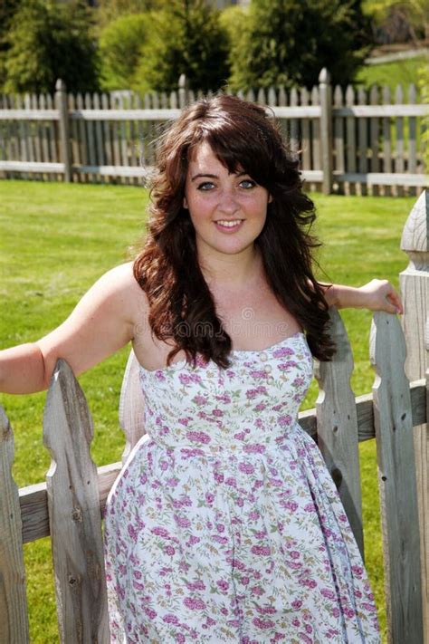 Sparato Della Ragazza Teenager Del Brunette Grazioso Immagine Stock Immagine Di Naughty