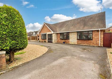 Maidensbridge Road Kingswinford Dy6 3 Bed Bungalow £525 000