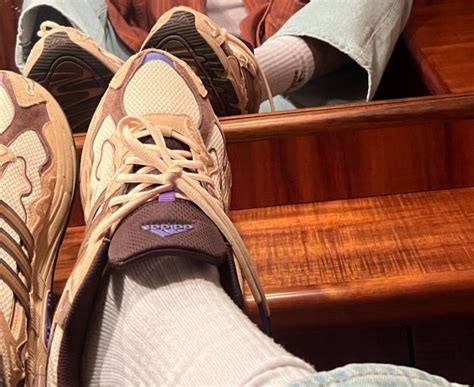Bad Bunny X Adidas Response Cl Tan Brown Sbd